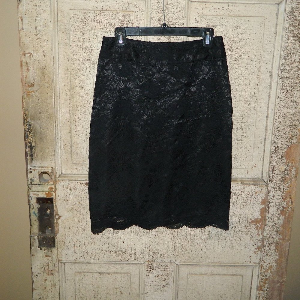 Banana Republic Lace Overlay Skirt Size 6 (L-37)